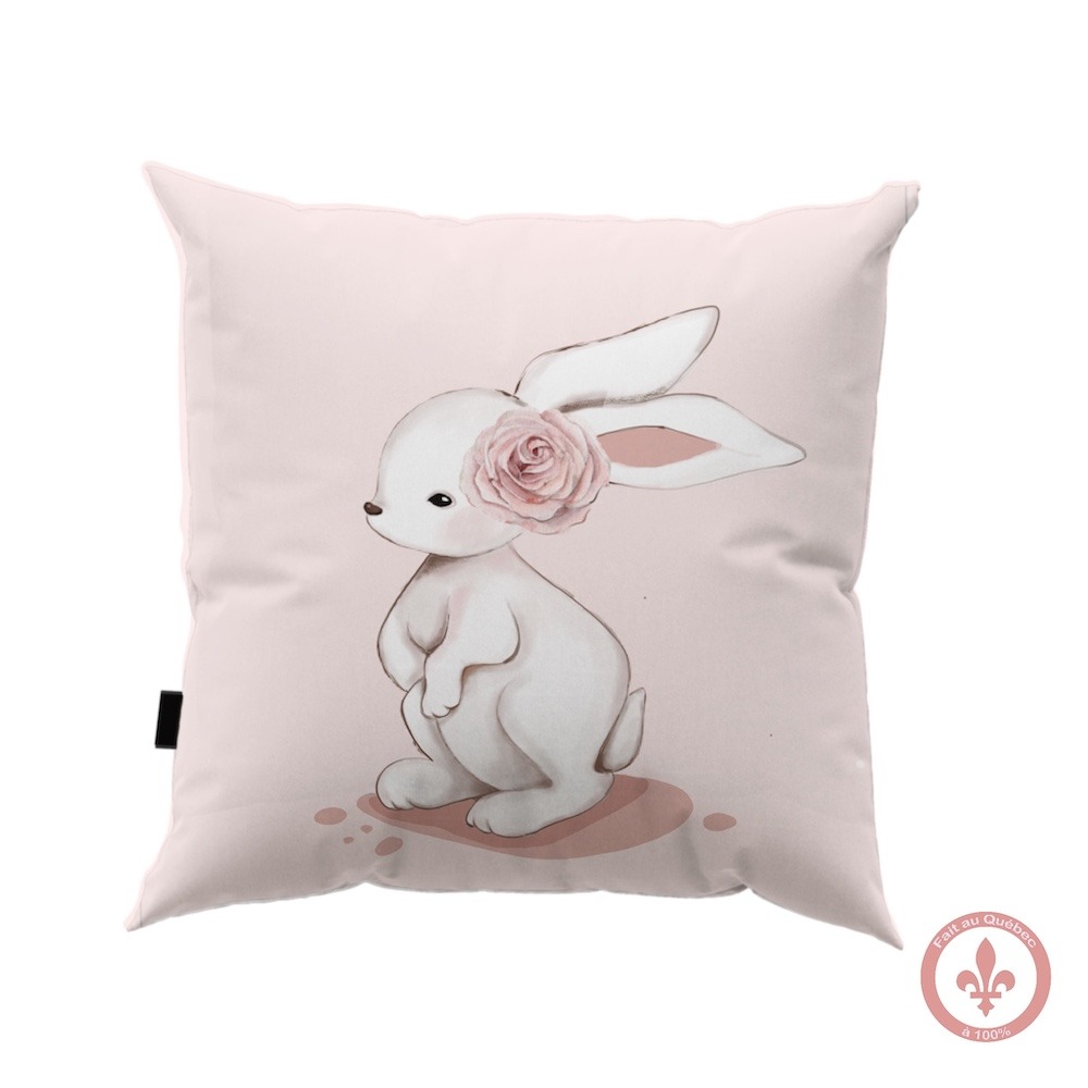 housse de coussin rose en coton avec motif imprimé lapin blanc avec une rose