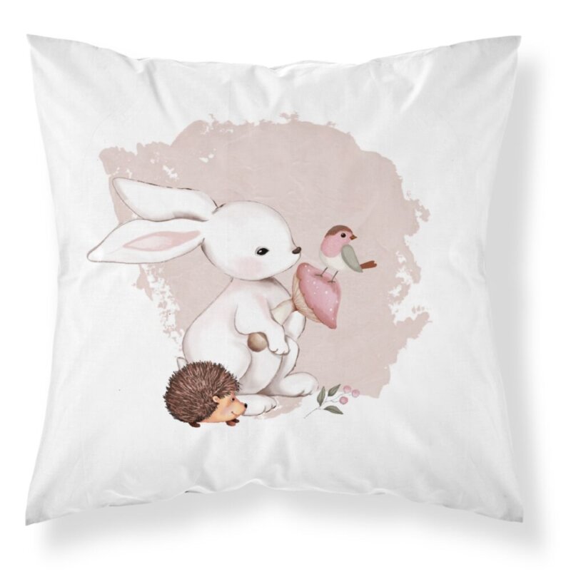 coussin décoratif blanc cassé en coton avec motif imprimé lapin blanc , hérisson ,champignon rose et oiseau