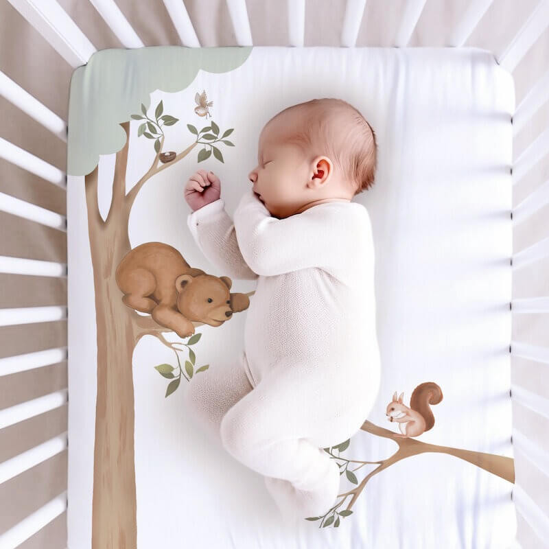 drap contour pour lit de bébé , bassinette, blanc cassé avec motif animaux de la foret ours, écureuil, renard