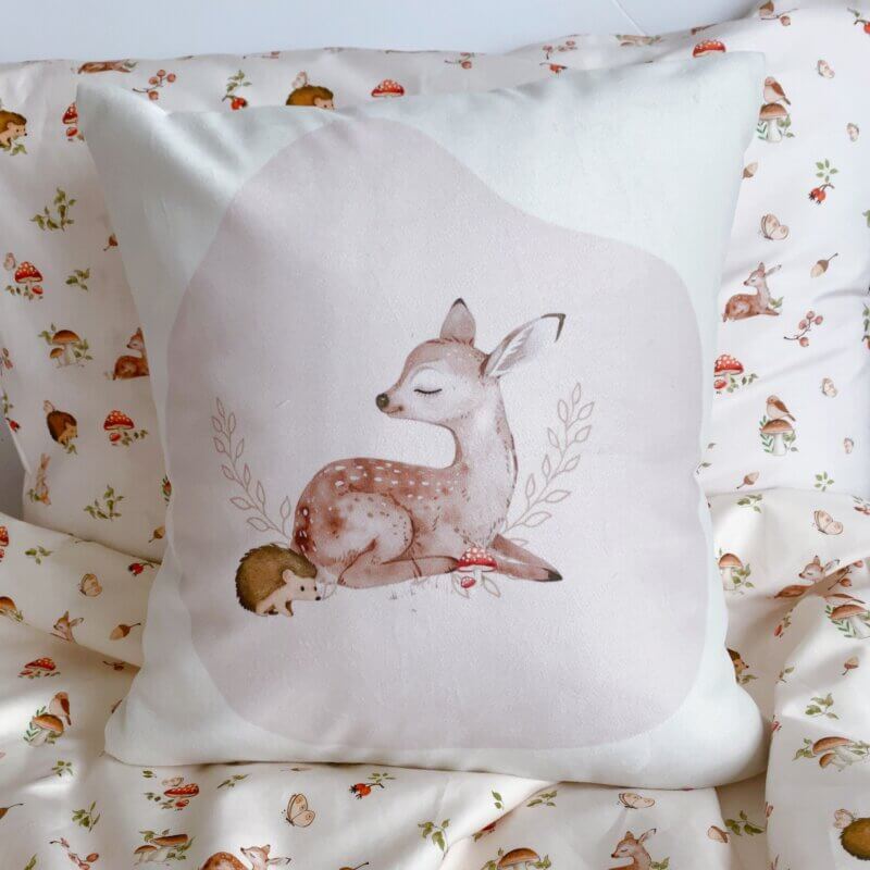 coussin  décoratif caré chevreuil et hérisson