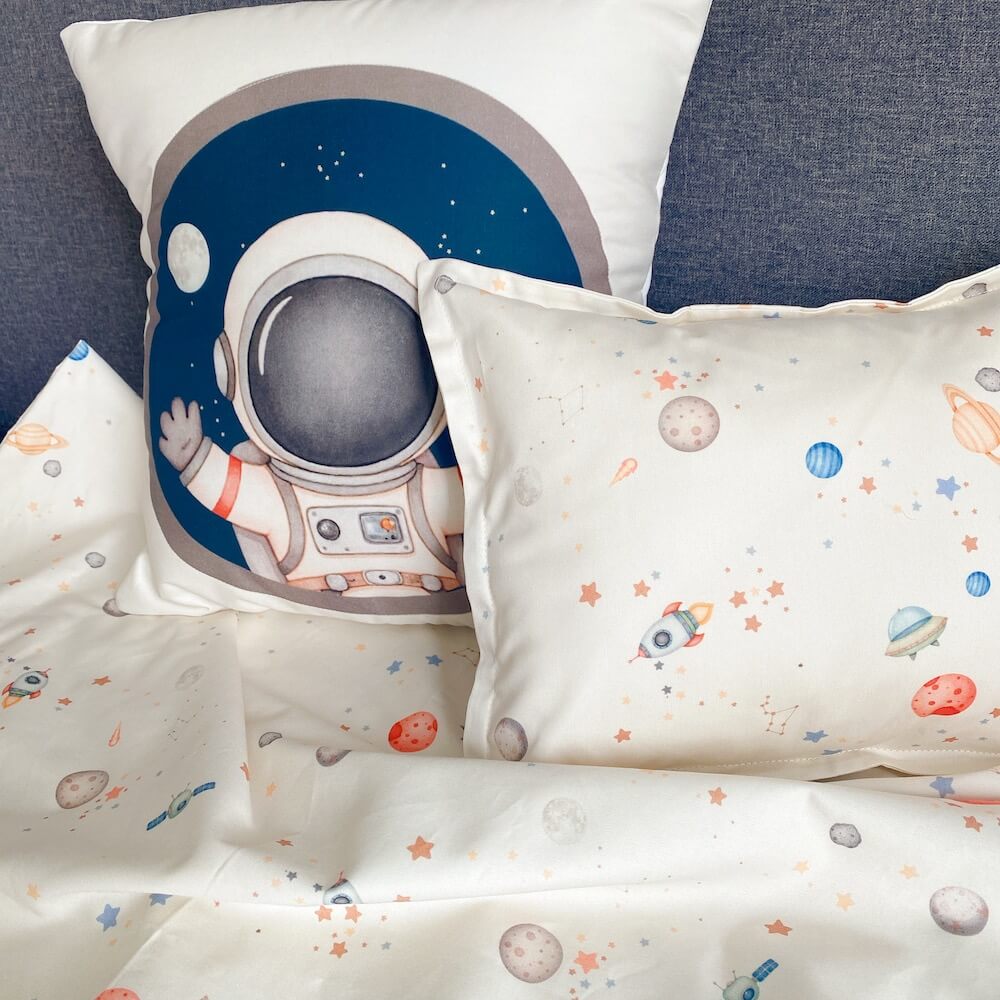 Housse de couette beige ,coussin decoratif avec motif de l'espace -planète, étoile,astronaute