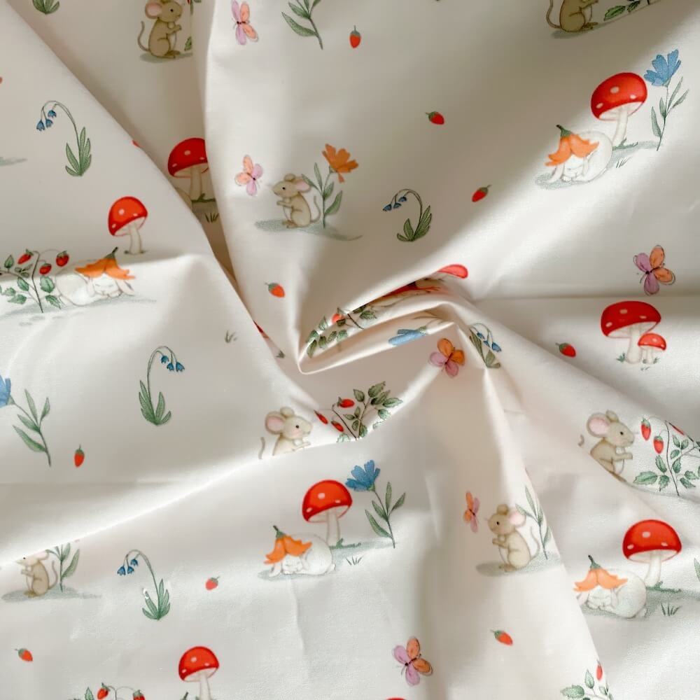 tissu coton imprimé motif souris, lapin ,champignons, fleurs sur fond rose