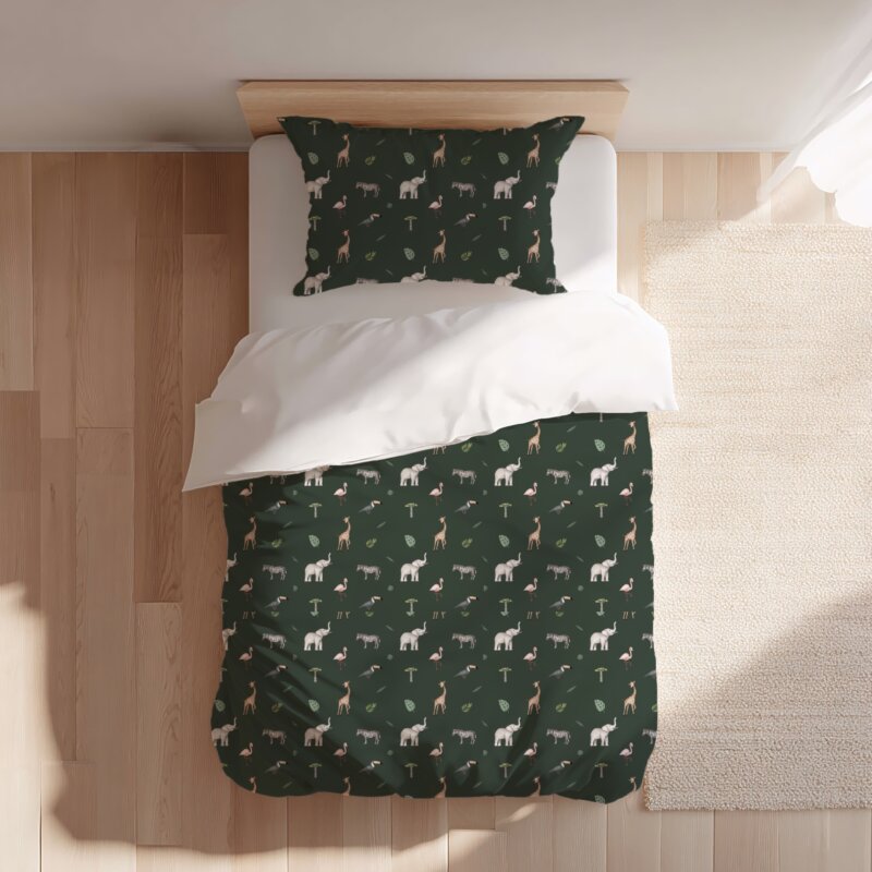 housse de couette couleur vert foret avec motif imprimé animaux de la savane - éléphant, girafe, zèbre, flamant